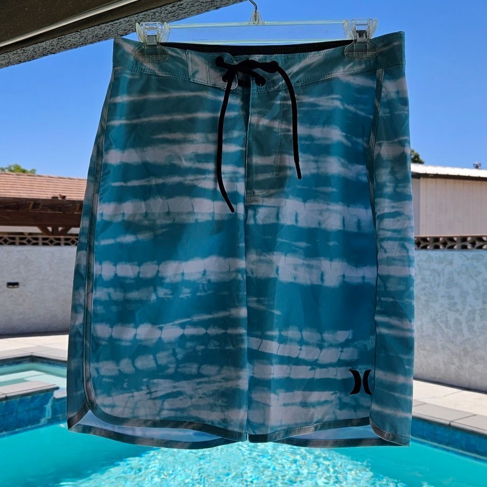 NWOT Hurley Blue and White Swim Shorts Size 28